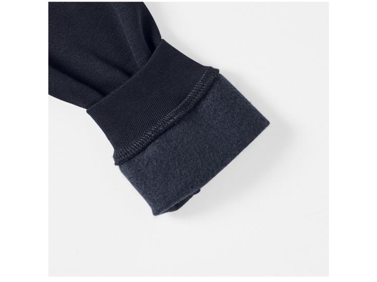 Le bord d'un sweat-shirt bleu marine en polaire.