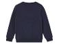 Un sweat-shirt bleu marine à manches longues.