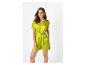Combinaison short en satin vert lime, style élégant.