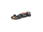 Une voiture de course noire et rouge avec des logos de sponsors proéminents, vue de face.