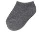Chaussettes grises courtes en coton.
