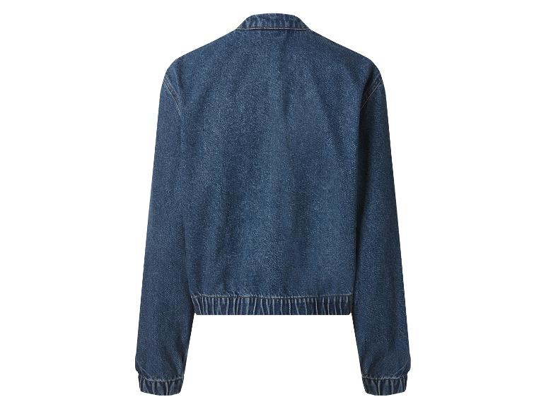 Veste en jean bleue avec taille et poignets élastiqués, vue de dos.