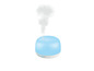 Un humidificateur bleu avec de la vapeur qui s'en échappe.