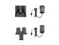 Chargeur de batterie et adaptateur secteur noirs sur fond blanc.