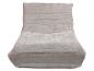 Coussin de sol beige avec texture plissée et boutons