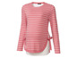 Chemise de grossesse à rayures roses à manches longues.