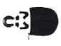 Un casque noir avec un sac de transport