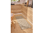 Tapis de cuisine à motif géométrique dans une cuisine moderne avec des accents de bois.