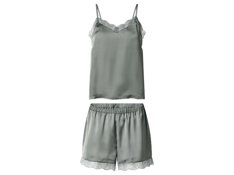 Ensemble pyjama en satin vert avec caraco et short, bordé de dentelle.