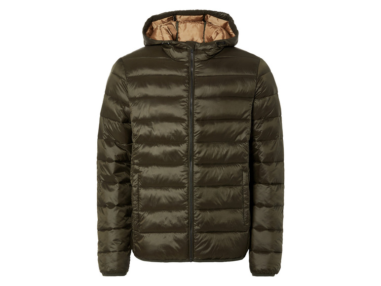 Une veste matelassée verte à capuche.