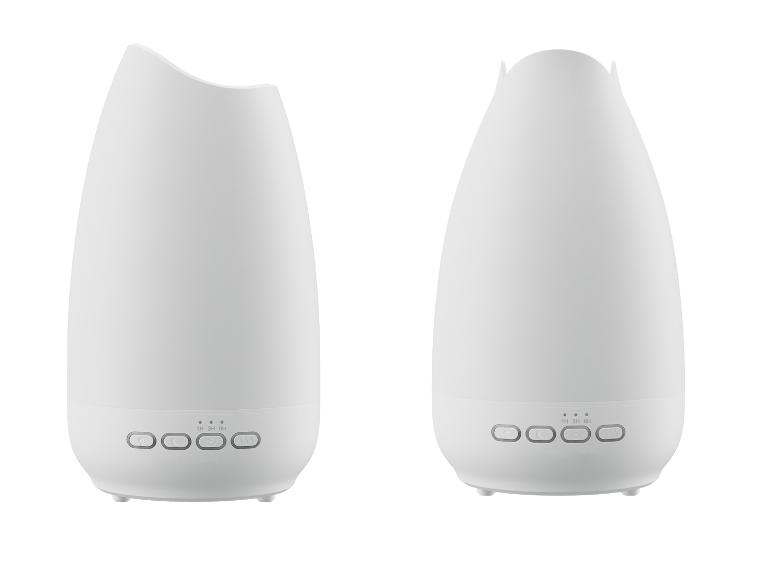 Deux diffuseurs d'huiles essentielles blancs au design moderne.