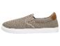 Chaussure slip-on en toile taupe avec semelle blanche et accent marron au talon.