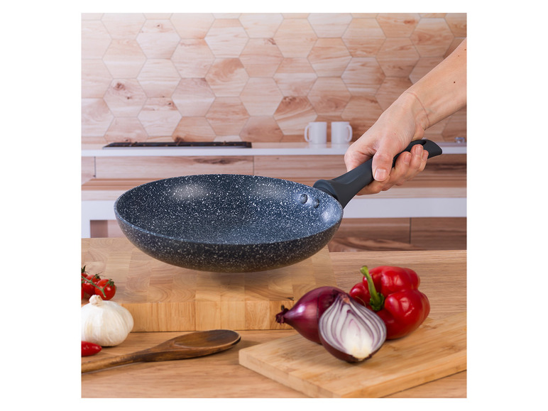 Aller en mode plein écran : Russell Hobbs Wok, casserole à manche, sauteuse ou casserole, Aluminium Nightfall Collection Blue Marble  - Image 11