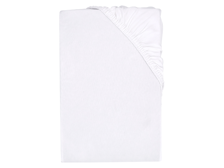 Un drap-housse blanc.