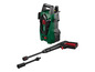 Un nettoyeur haute pression Parkside vert avec pistolet et accessoires.