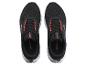 Une paire de chaussures de sport noires avec des détails orange et des semelles blanches, vues de dessus.