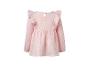 Robe rose à manches longues pour fille avec volants aux épaules et ouverture boutonnée au dos.