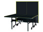 Une table de ping-pong Joola noire avec un filet pliable.