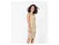 Robe pull beige en crochet, style estival.