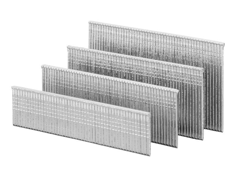 Quatre bandes de clous pour une agrafeuse.