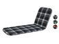 Un coussin de chaise longue gris et blanc à carreaux de Livarno.