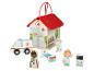 Hôpital et ambulance en bois avec figurines de médecin et infirmière.