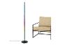 Lampadaire LED coloré et fauteuil beige sur fond blanc.