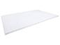 Surmatelas blanc matelassé avec coutures horizontales.
