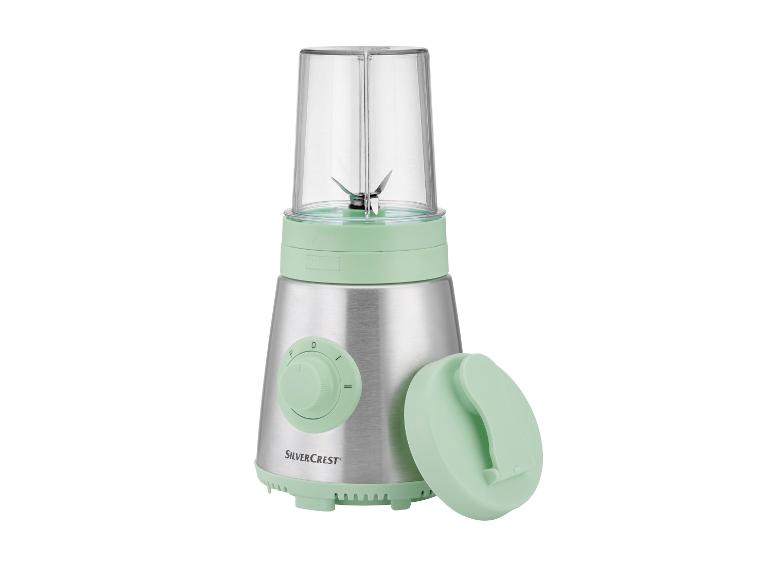 Un blender Silvercrest de couleur menthe avec un pichet en verre.