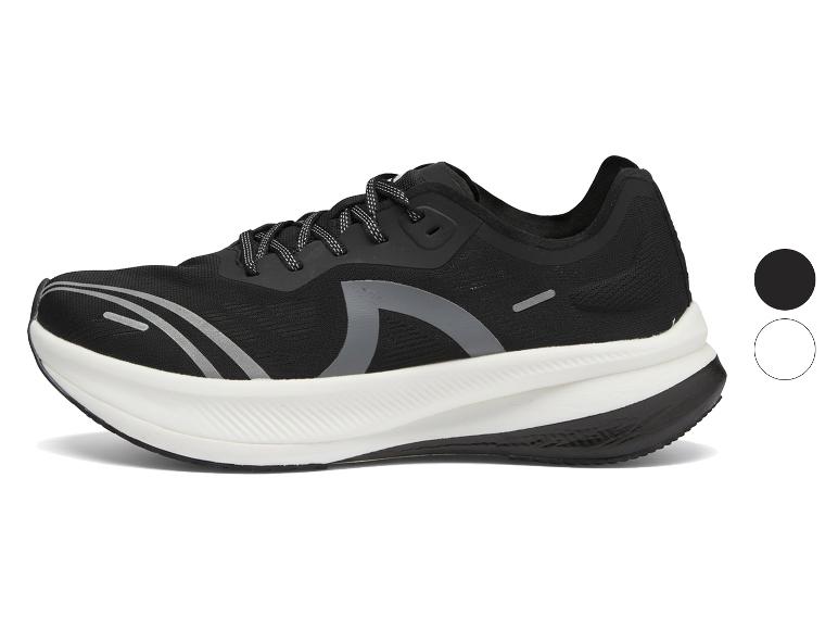 Chaussures de course noires avec semelle blanche et détails gris.