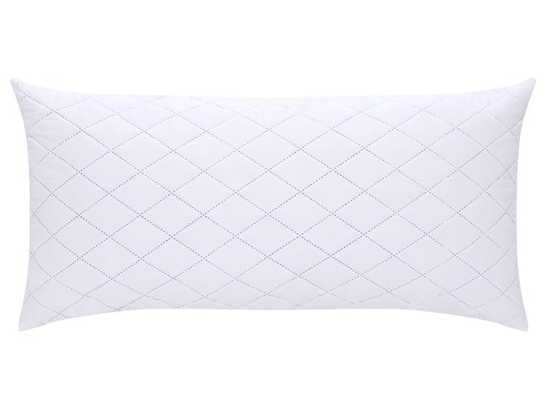 Oreiller blanc matelassé avec surpiqûres en losanges
