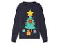 Un pull de Noël bleu avec un renne dans un sapin de Noël