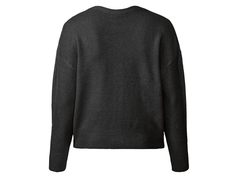 Un pull gris foncé en tricot à manches longues.