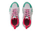 Une paire de baskets grises avec des lacets roses et des détails verts.