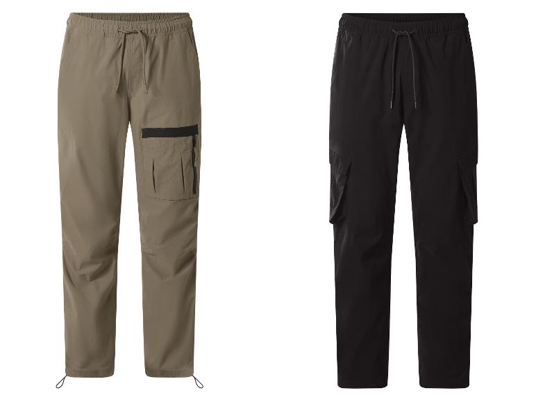 Pantalons cargo pour hommes kaki et noirs avec cordon de serrage.