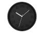 Horloge murale ovale noire avec des chiffres blancs.