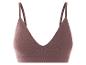 Un soutien-gorge de sport rose avec des bretelles larges.