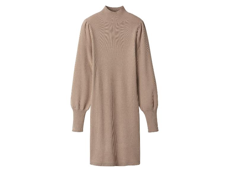 Robe côtelée beige avec manches bouffantes et col montant.