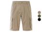 Shorts cargo beige avec poches cargo.