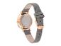 Une montre en or rose avec un bracelet en cuir gris.