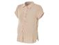 Chemise beige à manches courtes pour femme enceinte.