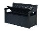 Un banc de rangement noir avec le couvercle ouvert.