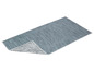 Un tapis gris avec un motif blanc brodé