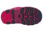Semelle de chaussure enfant fuchsia avec éléments antidérapants gris foncé.
