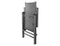 Chaise pliante en aluminium et tissu gris.