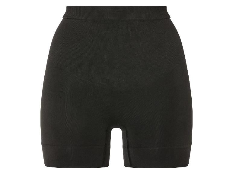 Culotte noire sans couture pour modeler la silhouette.
