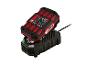 Un chargeur de batterie Parkside X20V Team noir avec un dessus rouge.