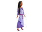 Une poupée Barbie vêtue d'une robe violette avec des accessoires violets.