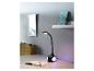 Lampe de bureau à LED colorée sur un bureau avec un carnet.