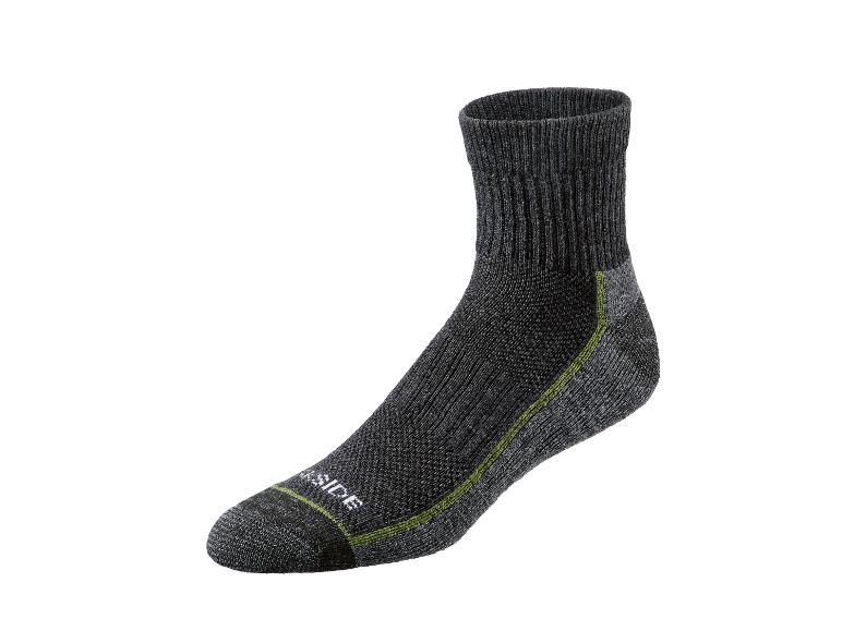 Chaussette noire texturée avec des détails verts